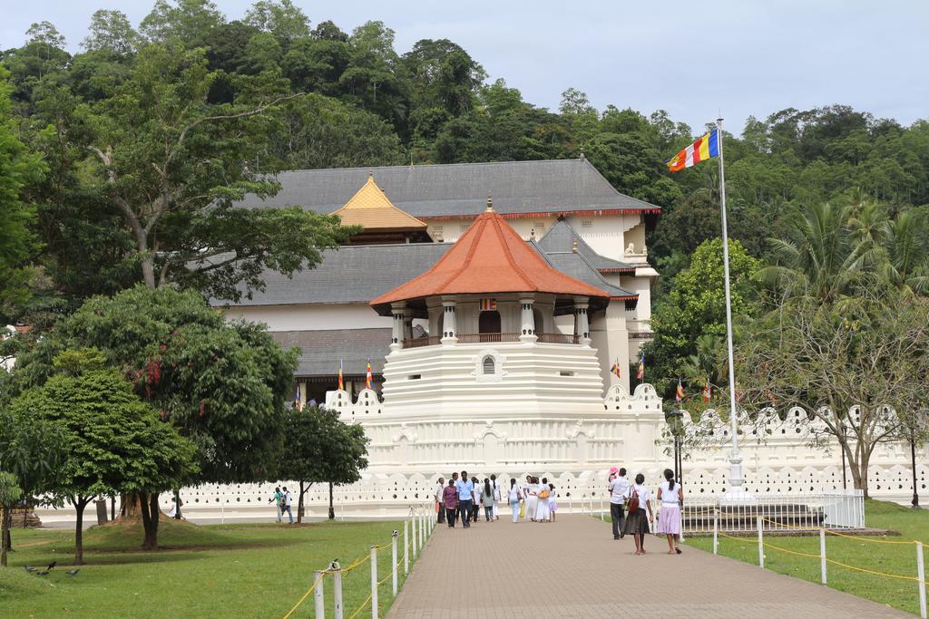 Oak Ray Regency Hotel Kandy Kültér fotó