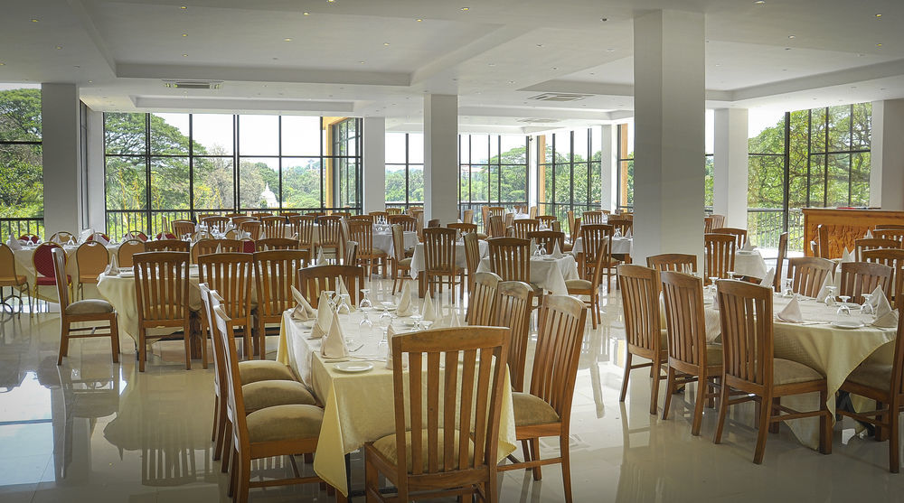 Oak Ray Regency Hotel Kandy Kültér fotó