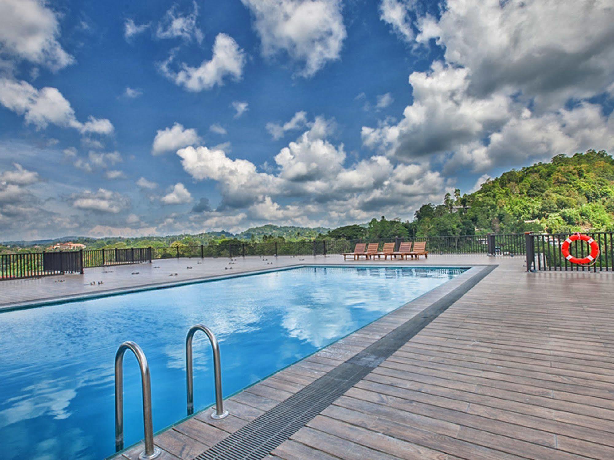 Oak Ray Regency Hotel Kandy Kültér fotó