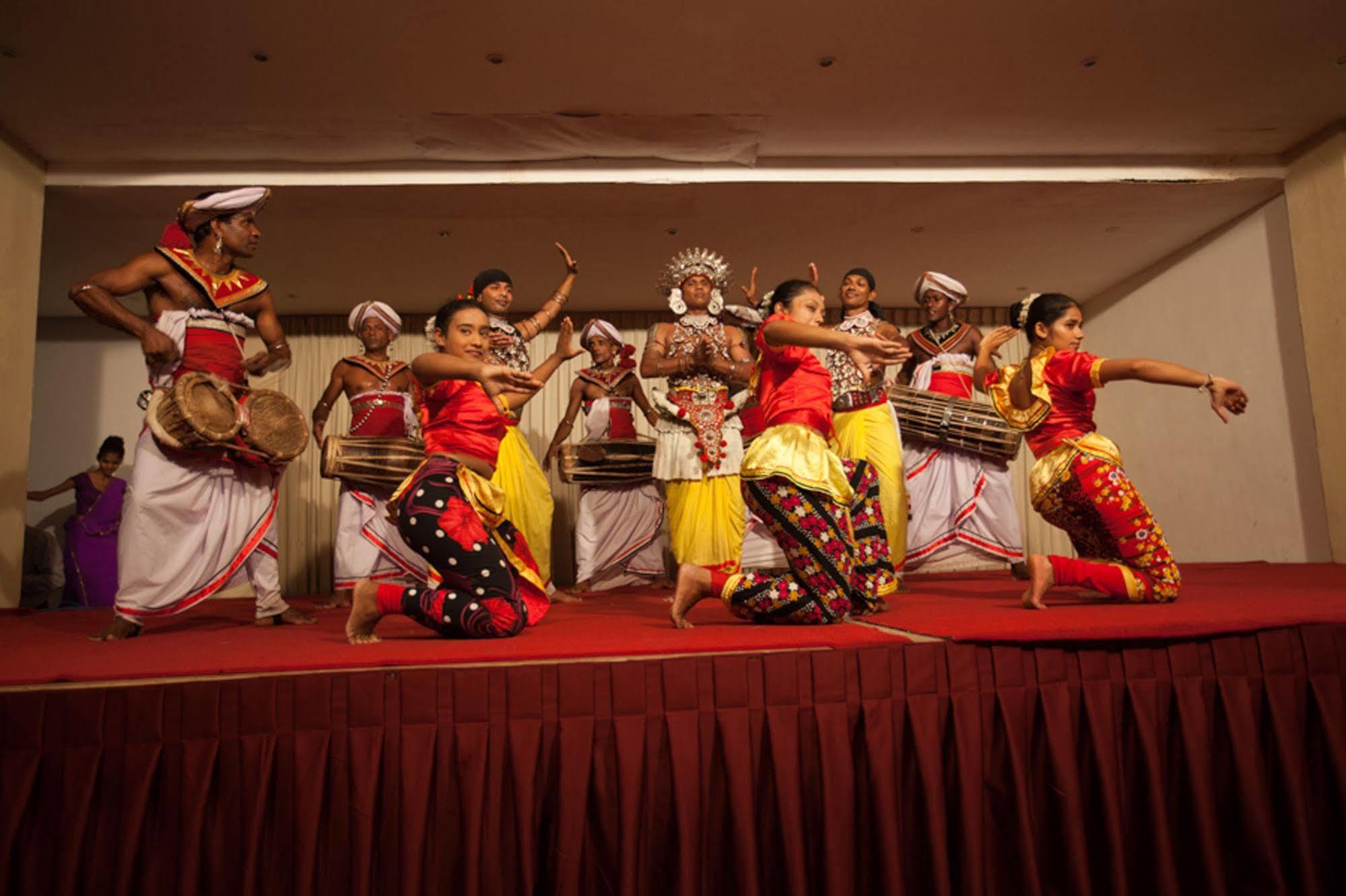 Oak Ray Regency Hotel Kandy Kültér fotó